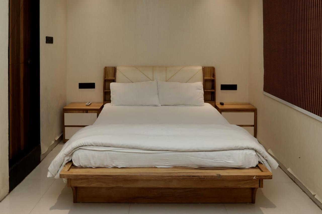 Stay10 Luxury Service Apartment Indore Exteriör bild