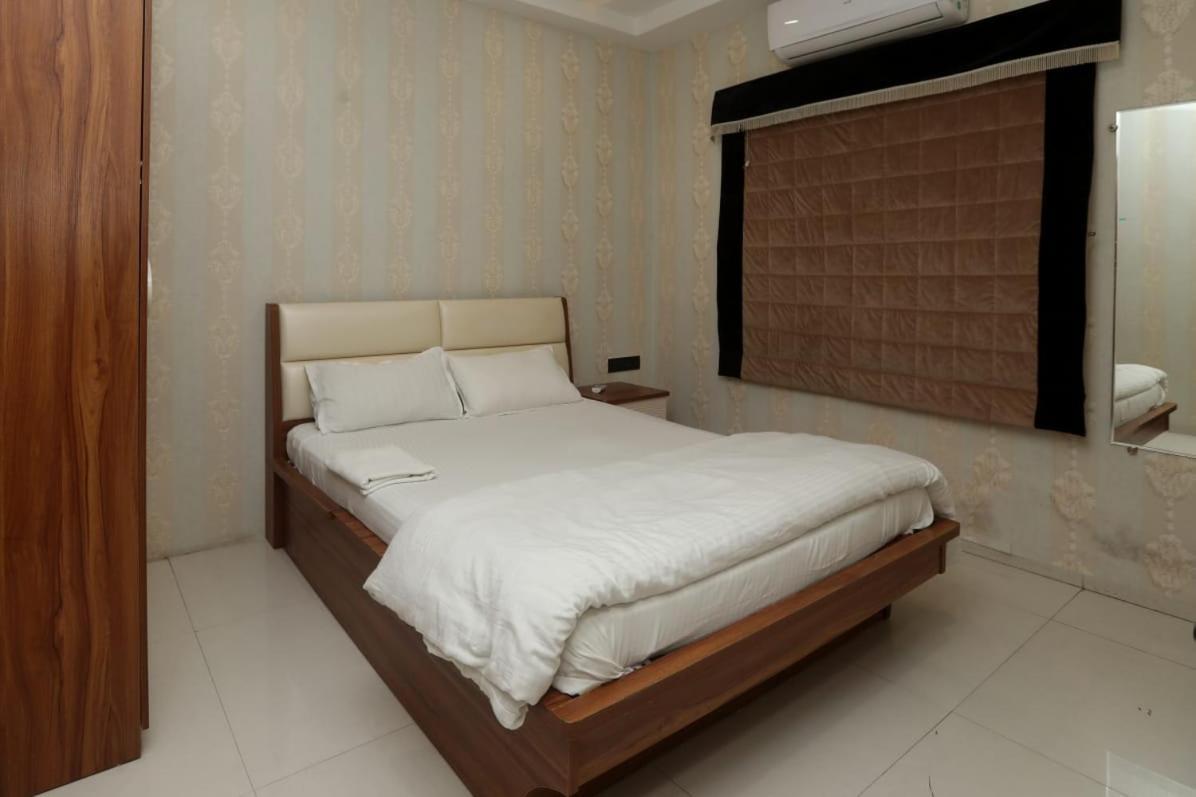 Stay10 Luxury Service Apartment Indore Exteriör bild