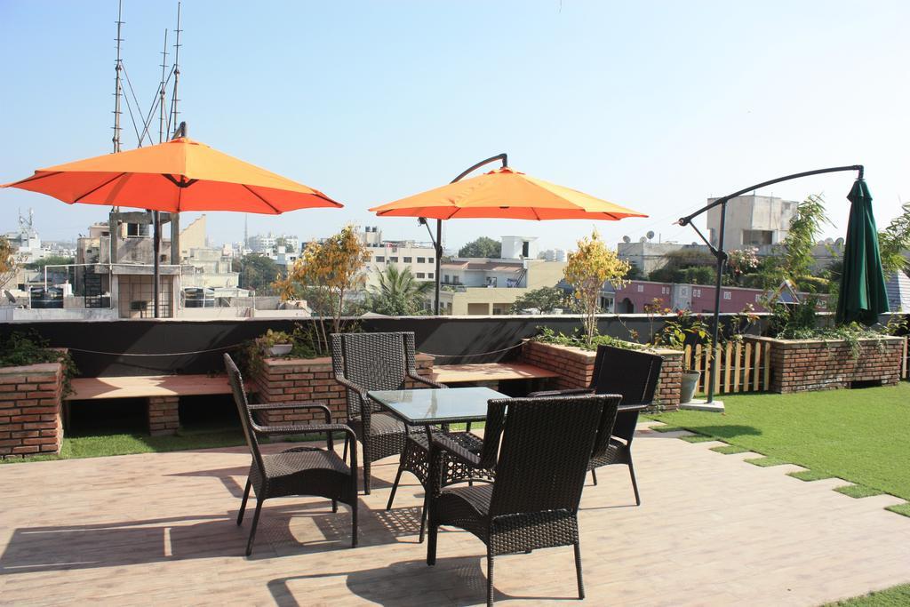 Stay10 Luxury Service Apartment Indore Exteriör bild